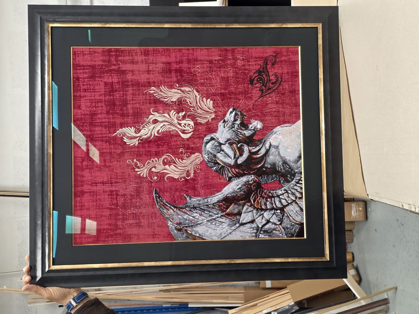 L'œuvre encadrée en atelier