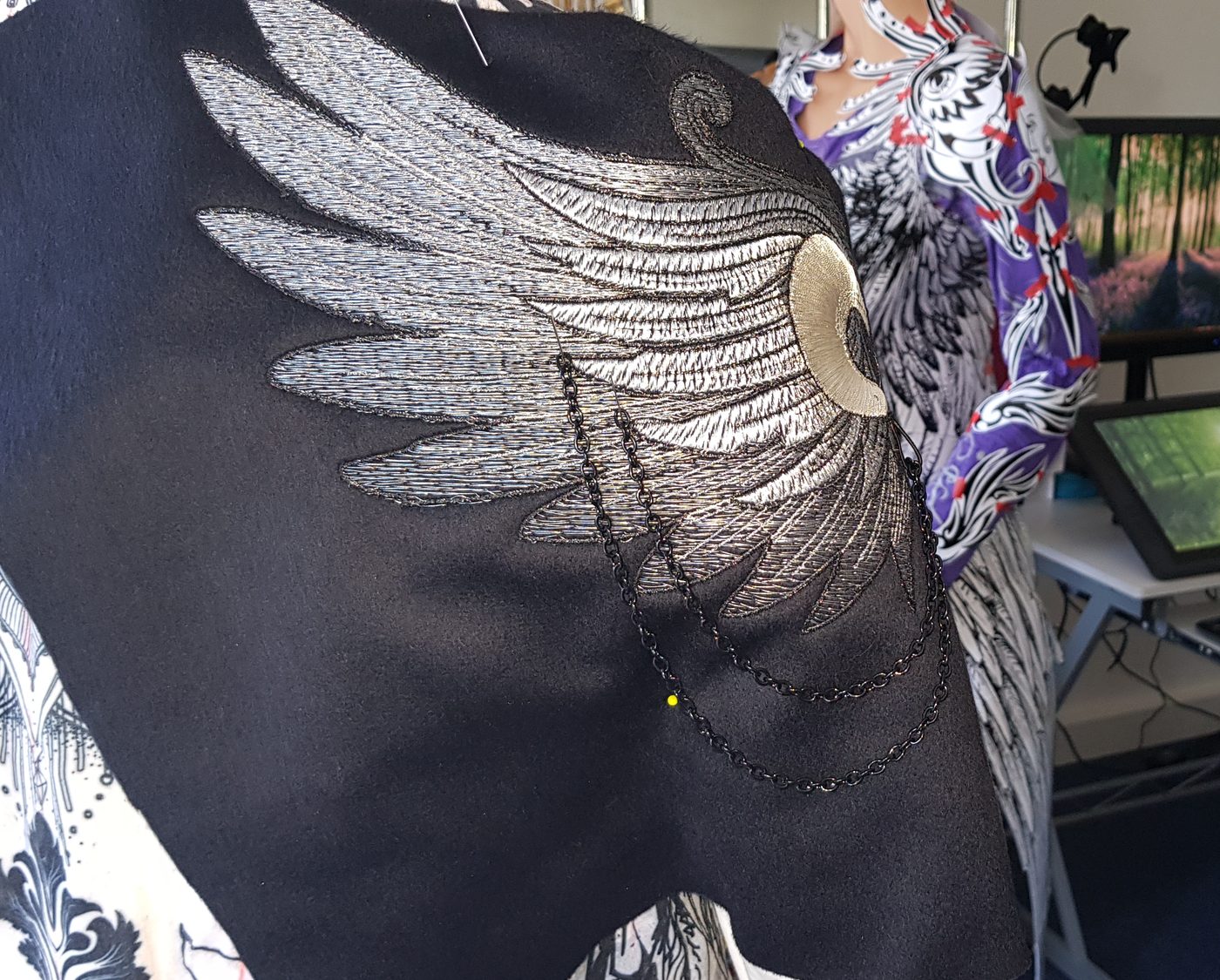 Manteau, aile argentée sur laine